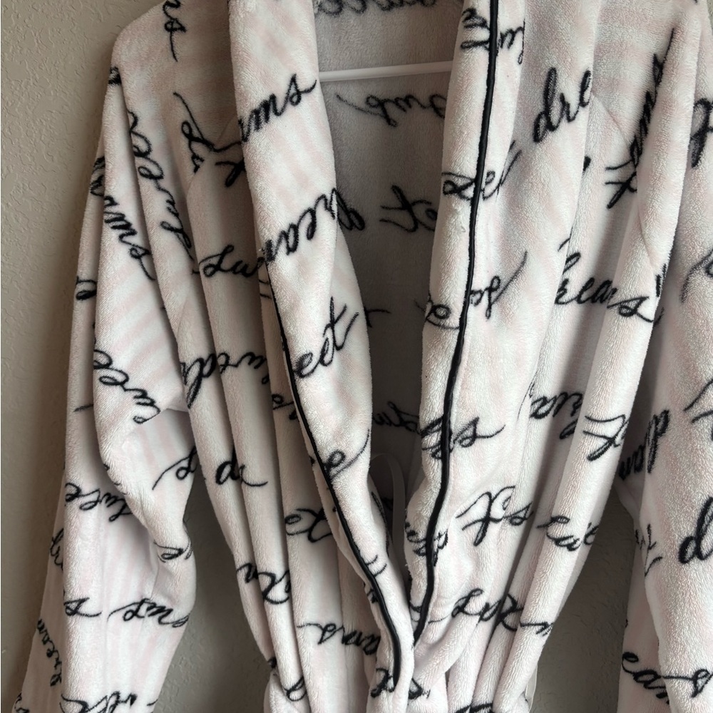 Victoria's Secret Pink Stripe Classic Script Plush Robe - Picture 4 of 10